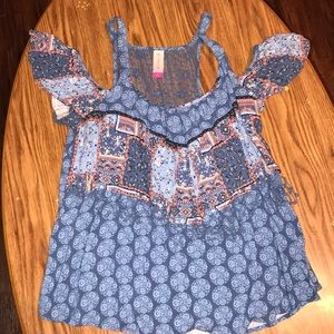 Adorable, off the shoulder, top